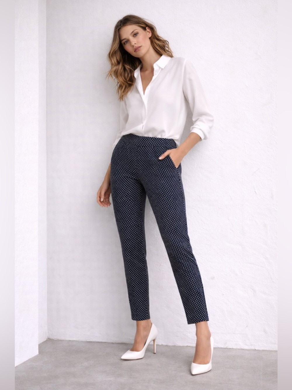 Ann Taylor Ankle Dress Pants Womens 4P Navy Blue White Squares Tapered Leg